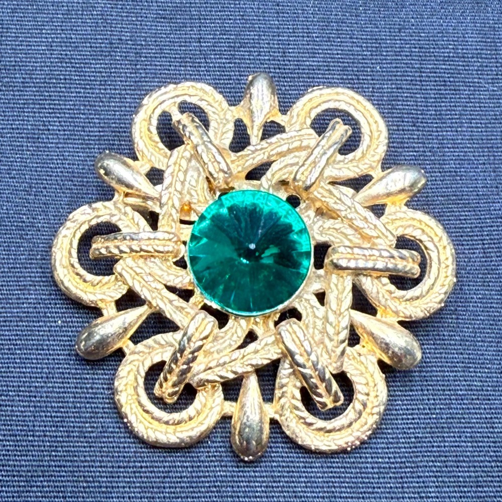 Vintage Gold Tone Celtic Knot Rosette Brooch Green Rivoli Rhinestone Openwork